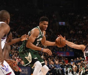 NBA约基奇补时争议三分绝杀勇士，终结对手七连胜登顶西部引热议