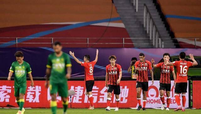 德甲多特补时争议点球绝杀拜仁终结五连胜登顶引热议