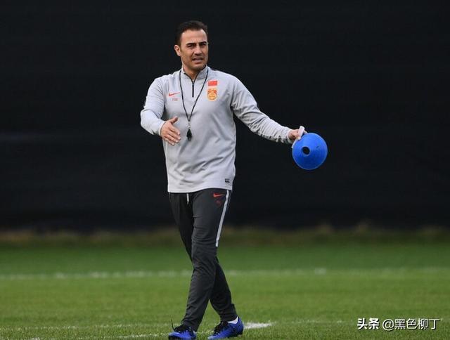  尼斯新帅首秀失利，球迷质疑换帅决策  
